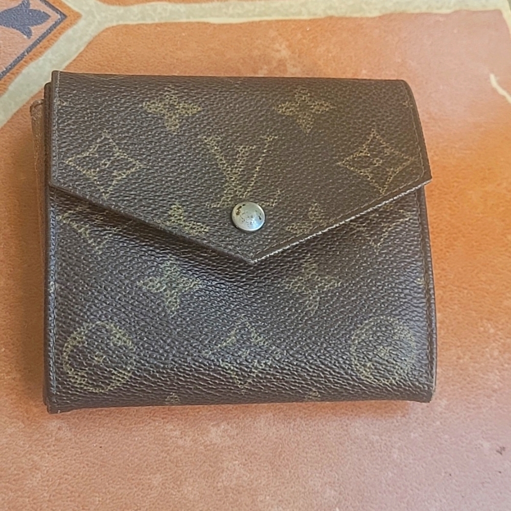 Louis vuitton foldable wallet